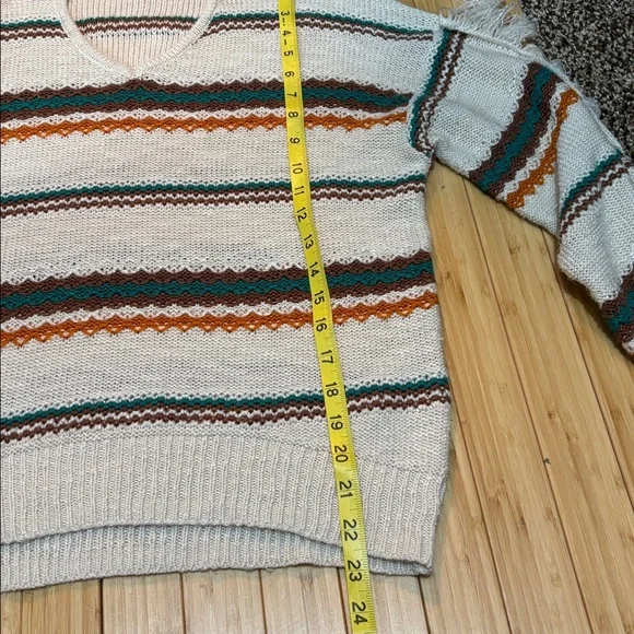 Fringe accent mock neck sweater. Size M. Beige,teal,orange,brown. - Picture 5 of 10